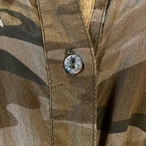 JOHNNY WAS EMBROIDERED CAMOUFLAGE TOP - Picture 8 of 12